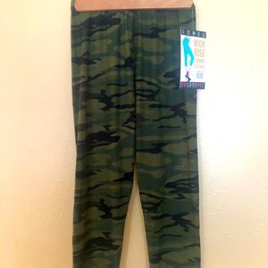 Cute calf length camo leggings w/high waist